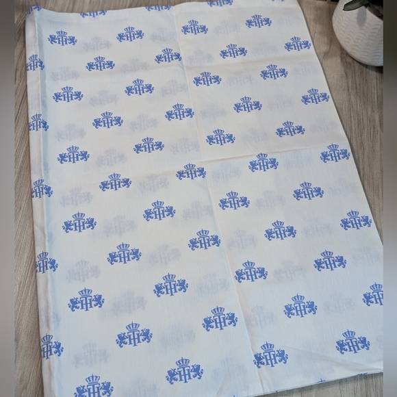 Vintage Tommy Hilfiger Blue White Lion Crest All over Logo Standard Pillow Case - Picture 3 of 5